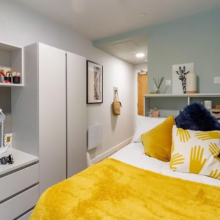 For Students Only - The Refinery In Leeds (West Yorkshire)