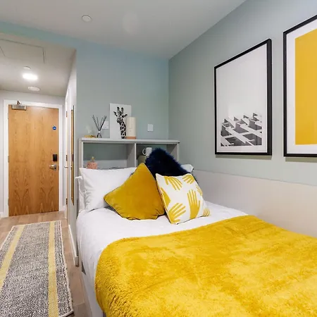 For Students Only - The Refinery In Apartment