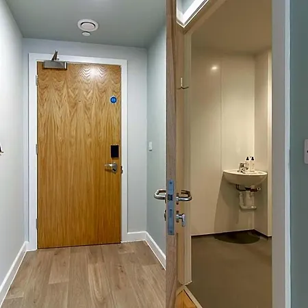 For Students Only - The Refinery In Apartmán