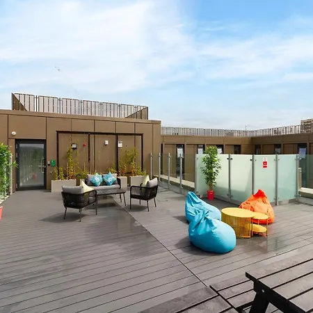 For Students Only - The Refinery In * Λιντς